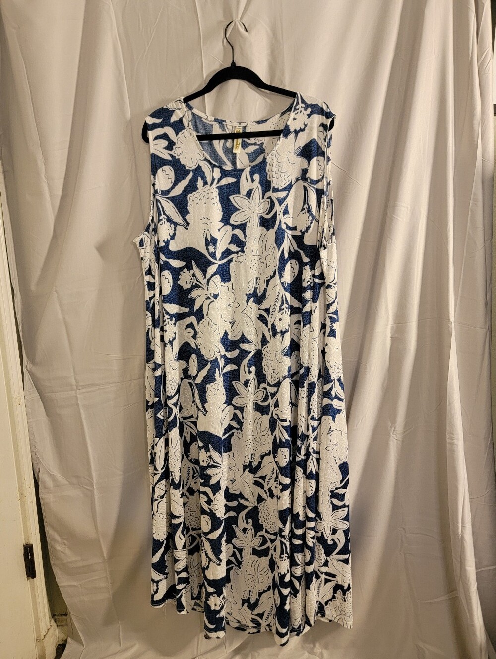 Shoreside Blue & White Floral Sleeveless Maxi Dress 4X